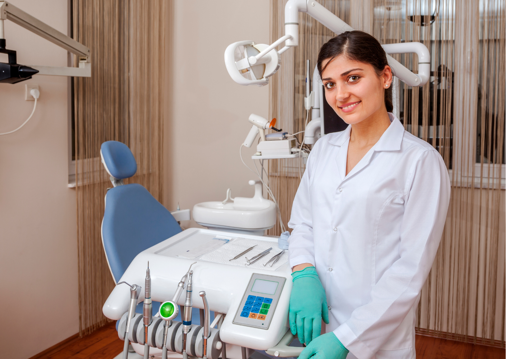 Recruter et fidéliser une assistante dentaire en 2026 : défis, solutions et rôle de la technologie